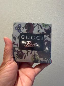Gucci Flora compact mirror
