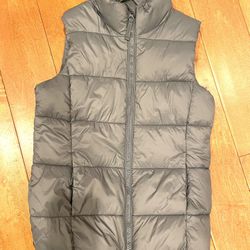 Boy’s Puffer Vest Size L (10-12) Old Navy