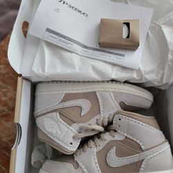 Nike Air Jordan 1 Mid SE