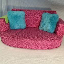 American Girl Doll  2015 Truly Me COMFY COUCH Pink Sofa  with Blue Fuzzy Pillows