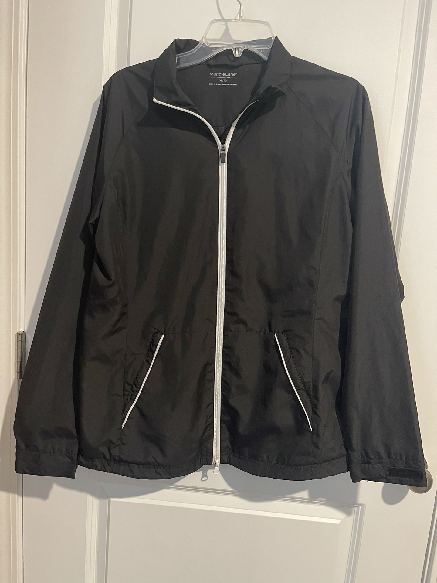 Maggie Lane Woman’s Lightweight Black Jacket Size XL