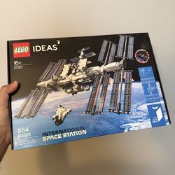 NEW LEGO International Space Station 21321