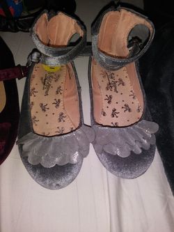 $10 size 9c worn once velvet