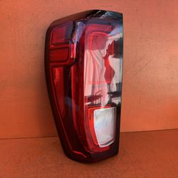 2019 - 2025 GMC SIERRA 1500 LEFT DRIVER SIDE TAIL LIGHT OEM (contact info removed)9