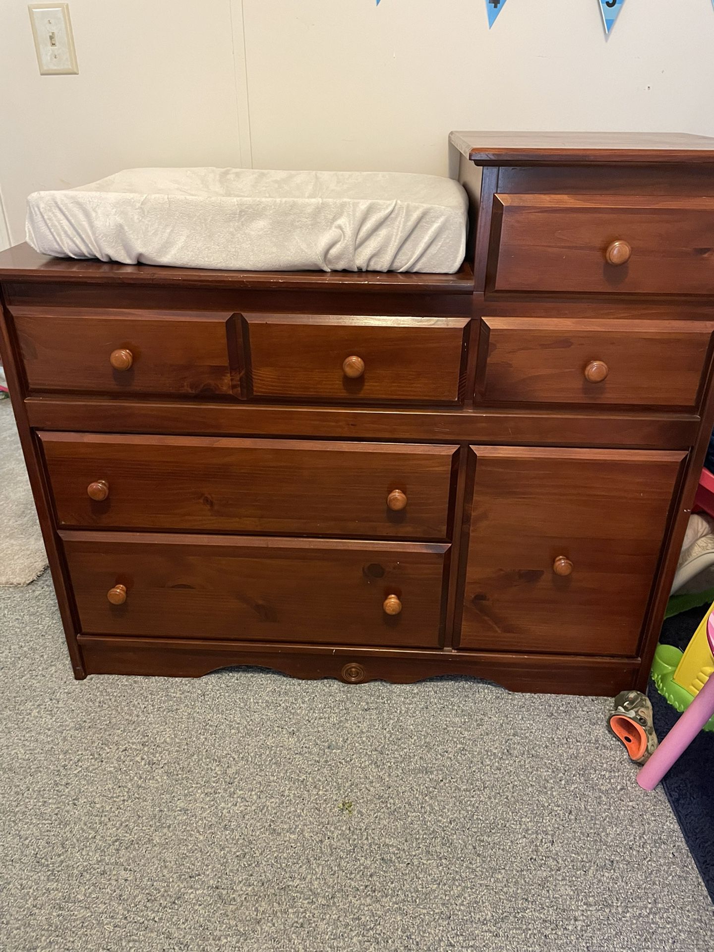 Dresser And Changing Table 