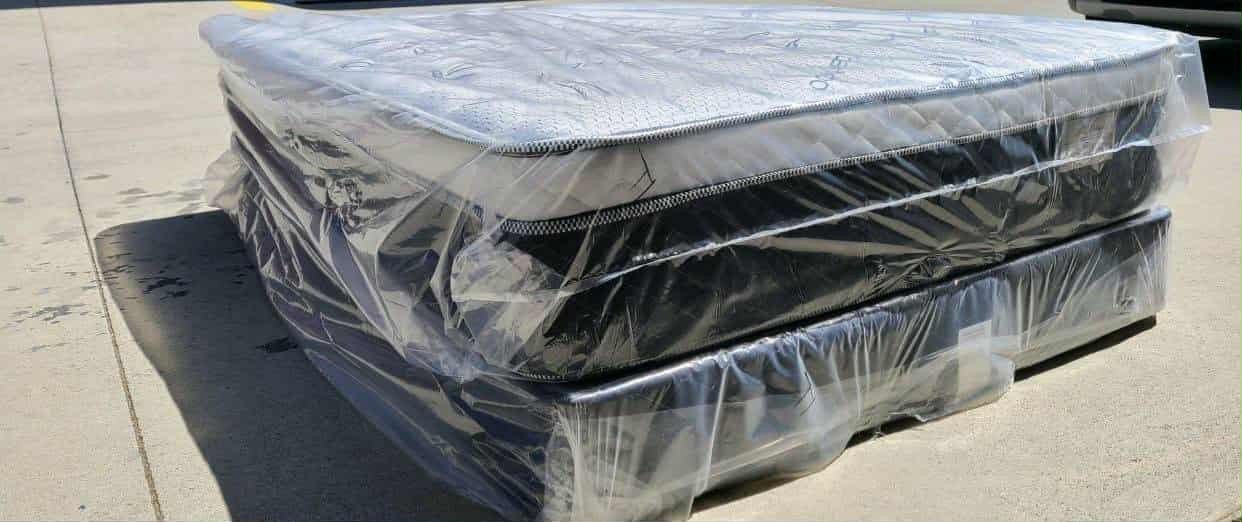 QUEEN PILLOW TOP MATTRESS SET WHIT BOX SPRING BRAND NEW ✅️