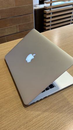 Apple MacBook Pro 13” Retina i5/8GB/256GB SSD $180