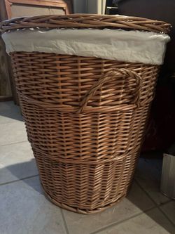 Wicker basket/storage bin