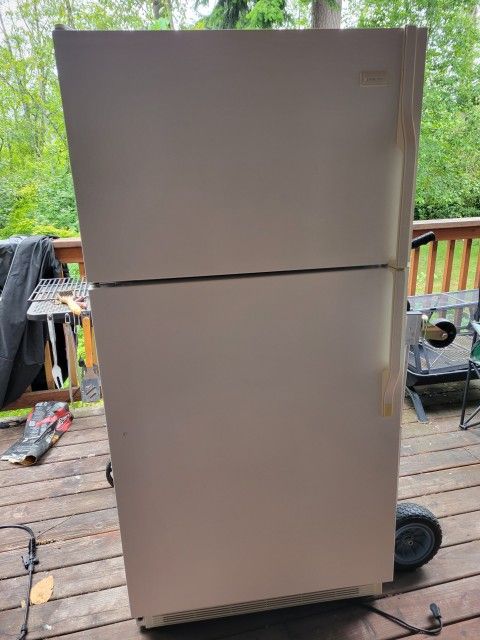 Magic Chef Refrigerator 18 Cubic Ft And Mini Fridge