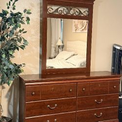 4 Piece Bedroom Set $250.00