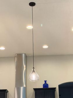 2 pendant lights