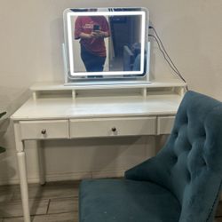 Vanity/ desk with light and chair 