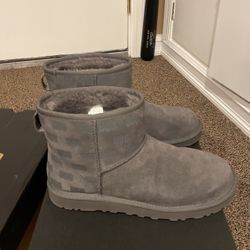 Men’s Ugg MINI print II  Size 10  Brand New In Box  