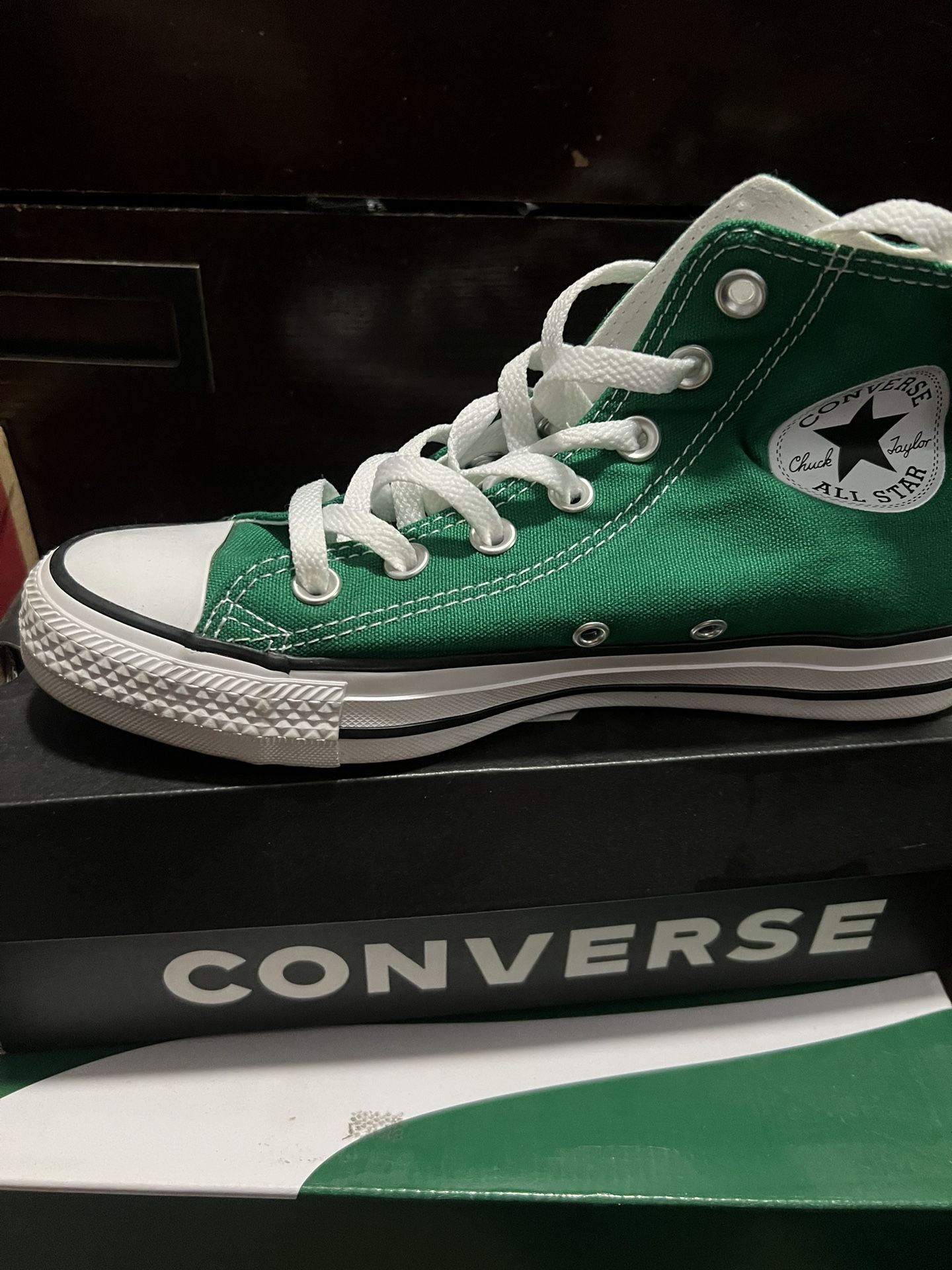 Converse green