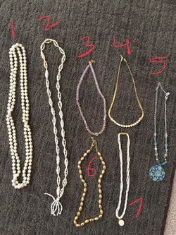 Women’s accessories chains barely used
