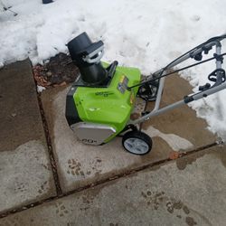 Green works Electric Corded Snowblower 120 Volts 13 Amp 30 Inch Width 