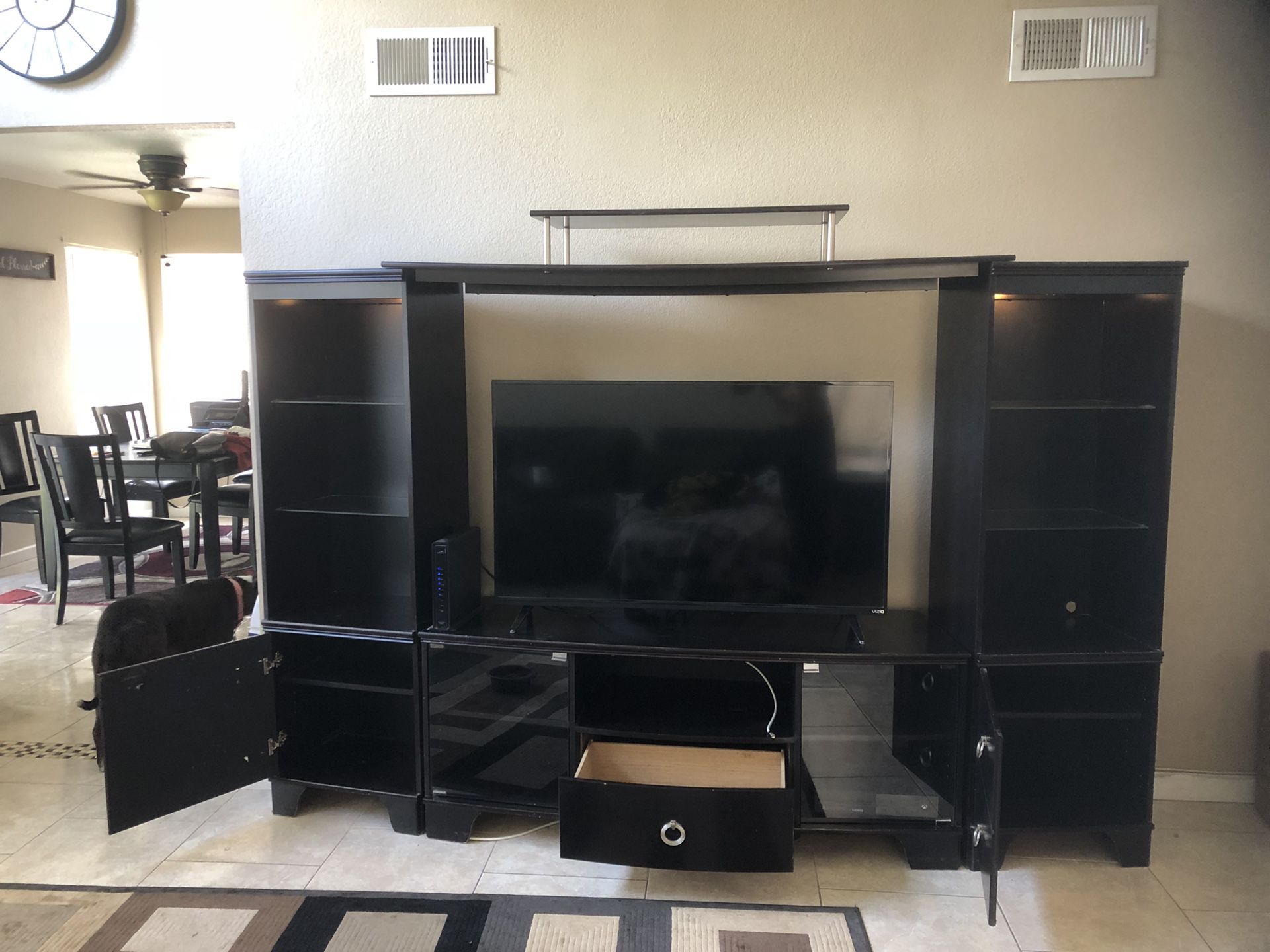 Beautiful entertainment center ( can be parted )