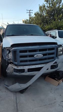2006 ford  f 250  5'4 vende partes