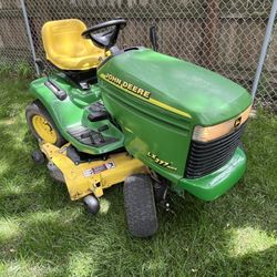 LX277 AWS (All Wheel Steer) John Deere Riding Lawn Mower 
