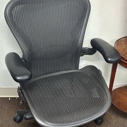 Herman Miller aeron Chair Size B 