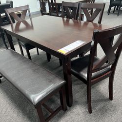 Bonito Comedor De Madera Nuevo En Su Caja