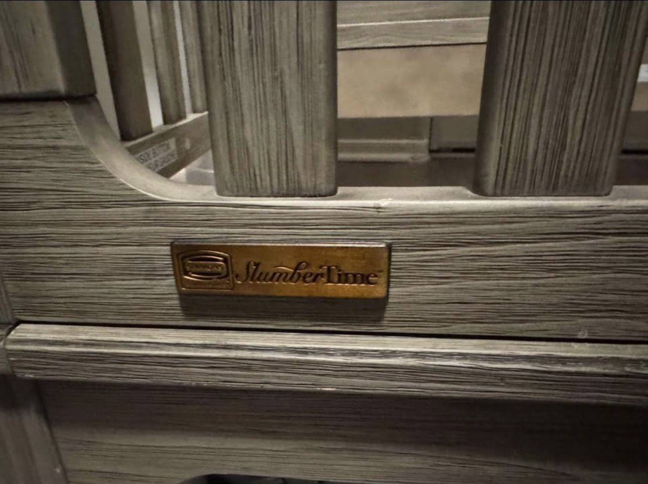 CRIB AND DRESSER WITH CHANGING TABLE SET