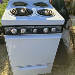 Electric Range ~ Apartment Size Small 4 Burner Stove/Oven for Sale in  Glendale, AZ - OfferUp