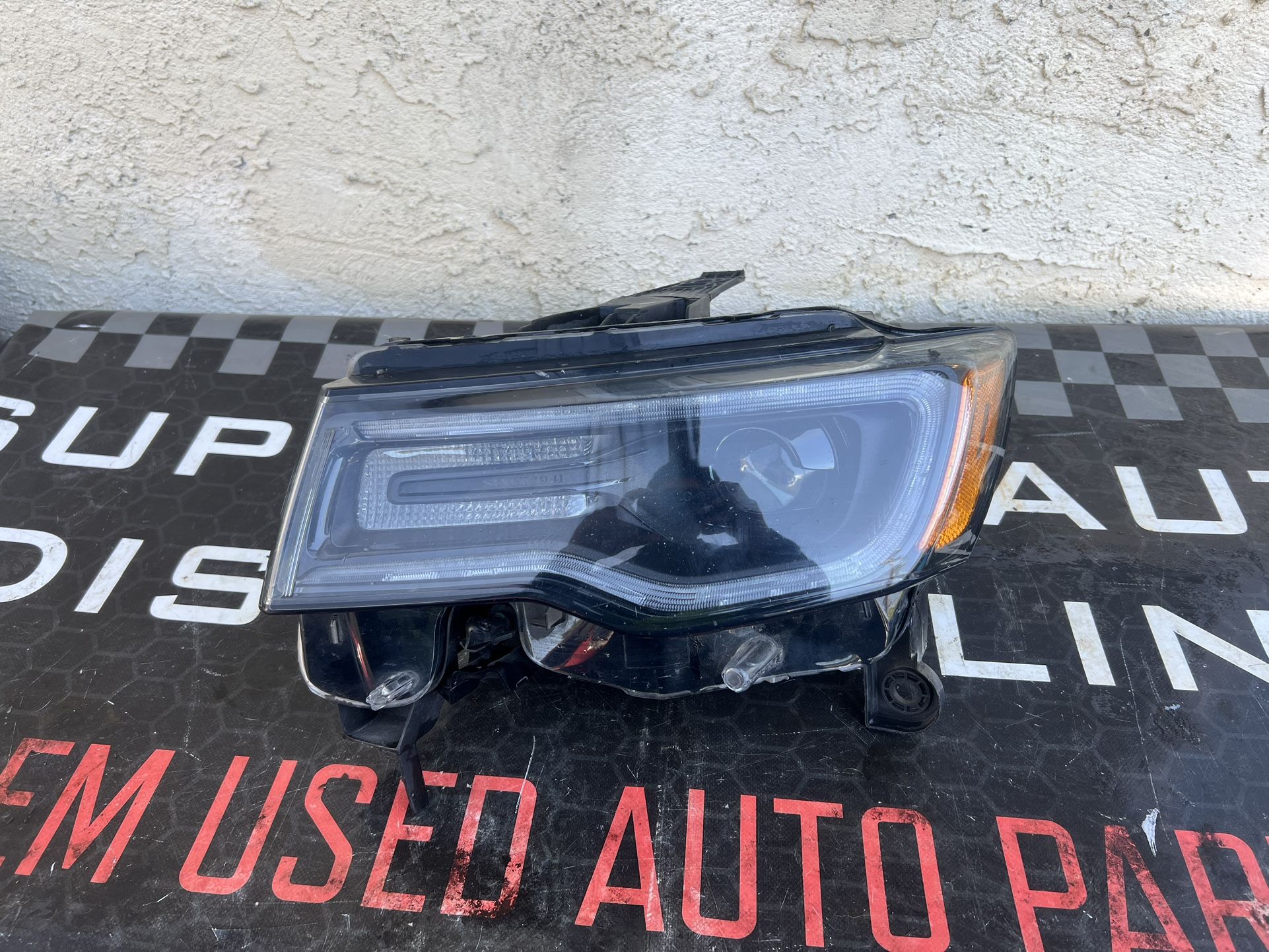 Grand Cherokee headlight