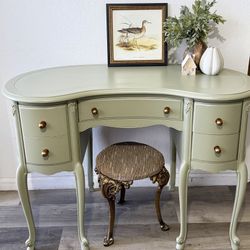 ✨ Kidney-Shaped Vintage Vanity / Writing Desk – Professionally Refinished ✨ Stool Included 