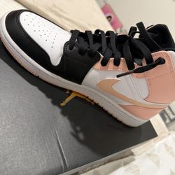 Jordan 1 MID “ Crimson Tints “ 