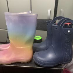 Rain Boots Size 3   20 Each Pair