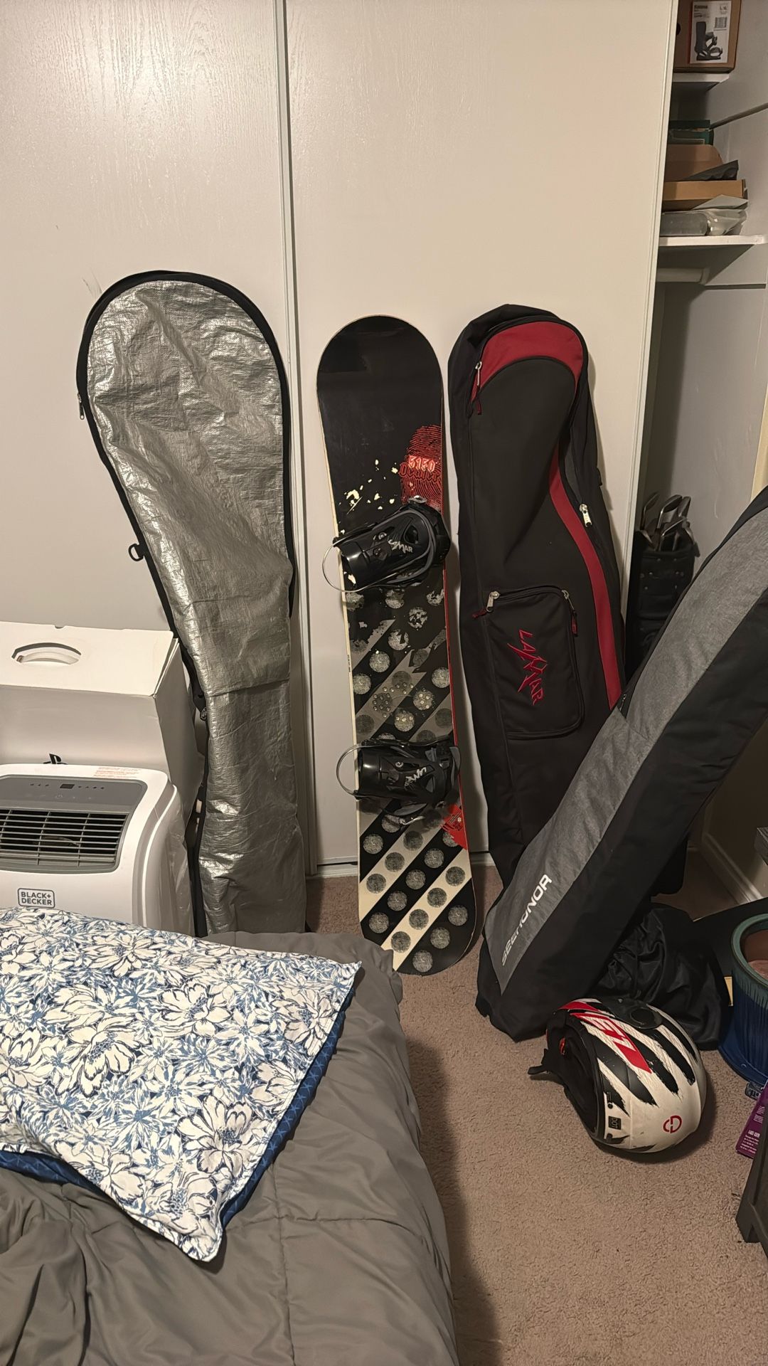 Snowboard And Bindings With Grey Bag 