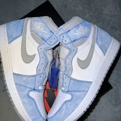 Jordan 1 Retro High Hyper Royal