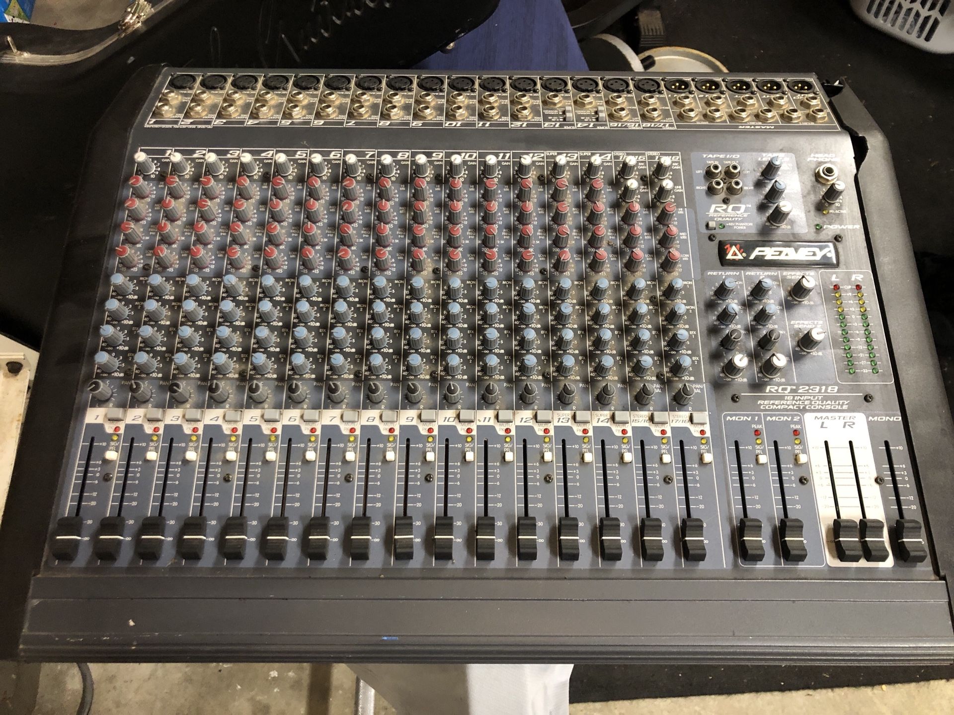 Peavey RQ 2318 - 18 Input Mixer Board