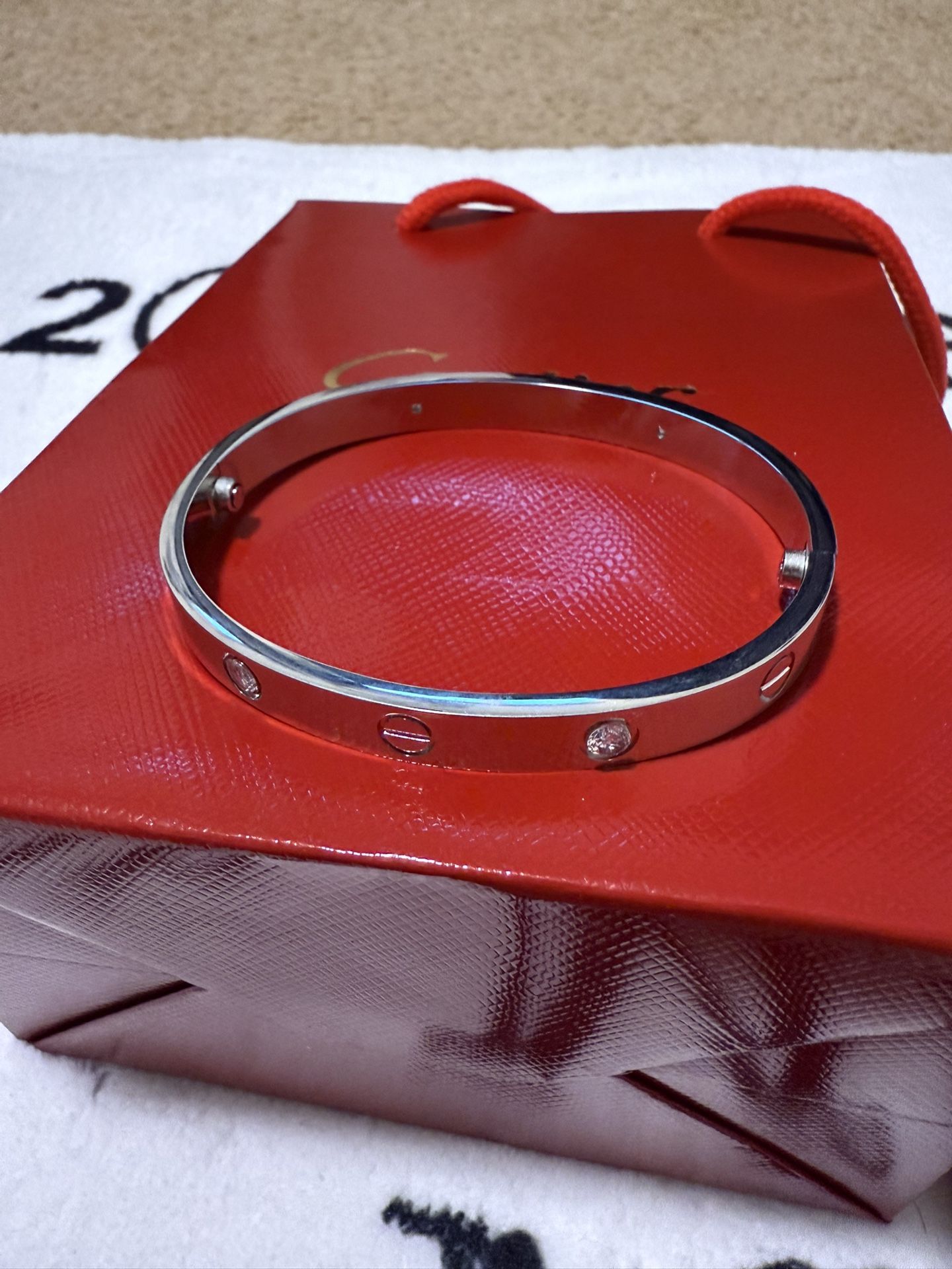 cartier love bracelet size 19 fits men woman