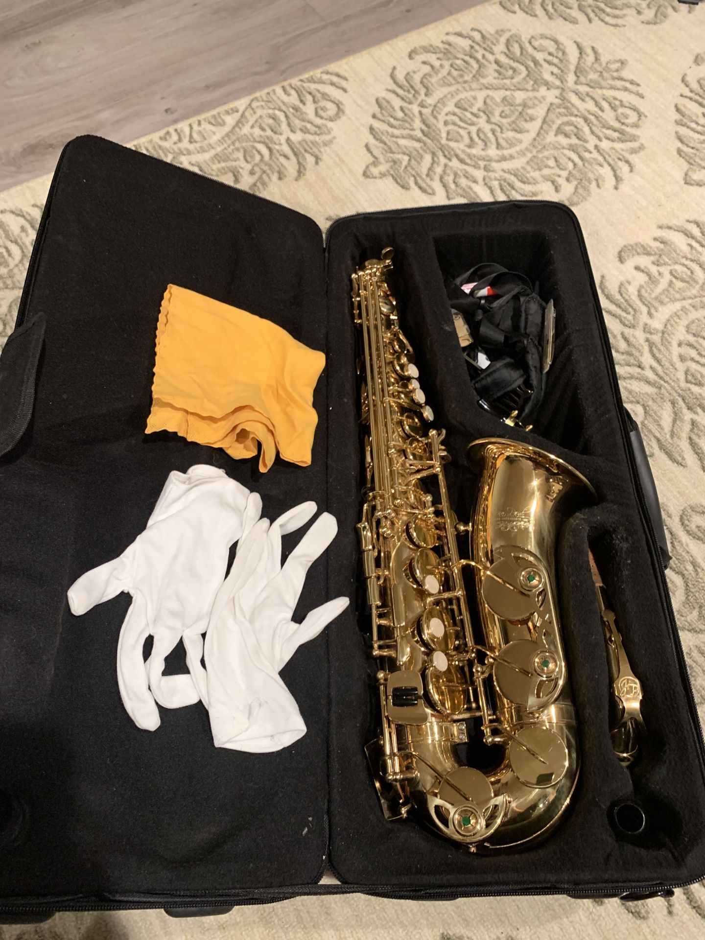 Alto Student Saxophone Excellent Condition