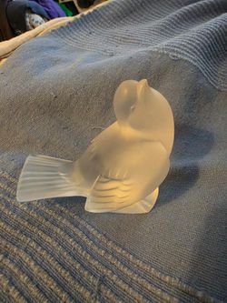 Lalique frosted bird/sparrow