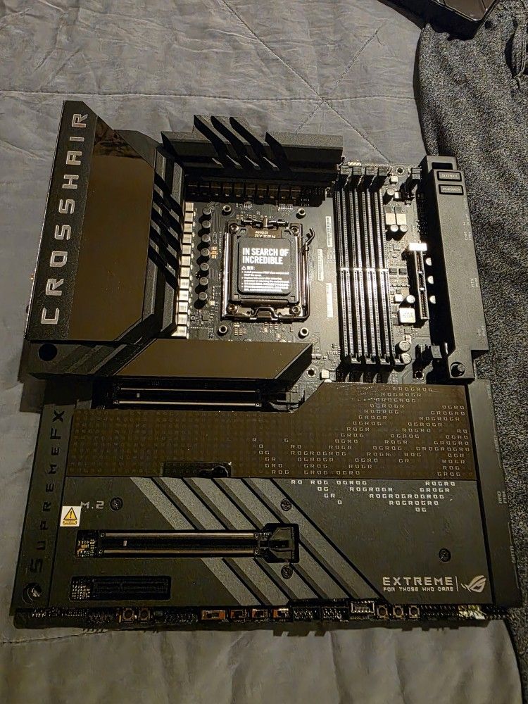 Asus rog Crosshair X670e Extreme Motherboard