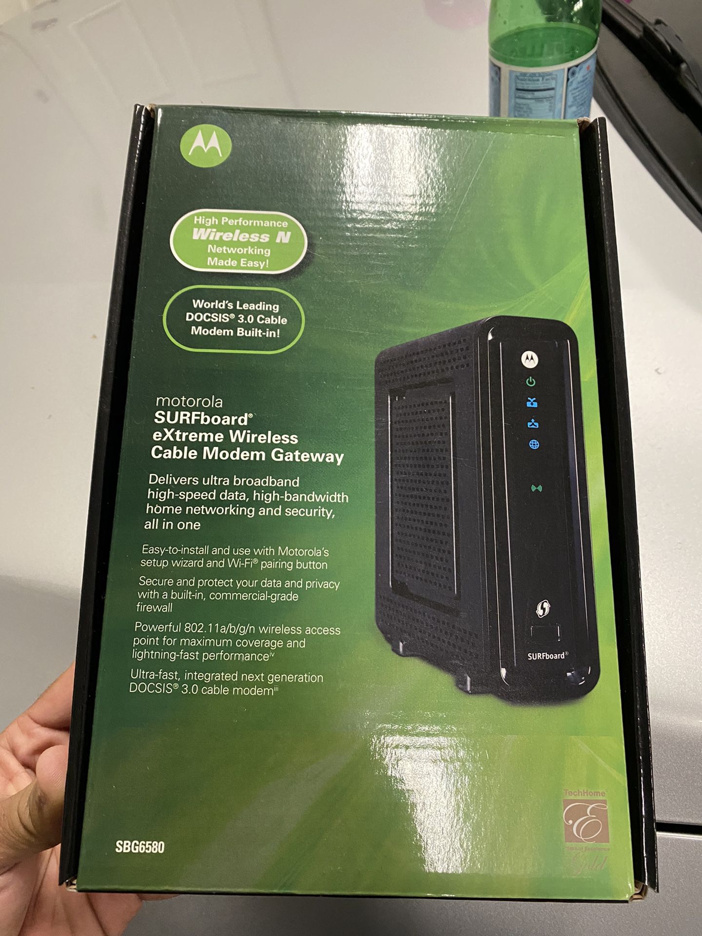 Motorola SURFboard extreme wireless cable modem/router