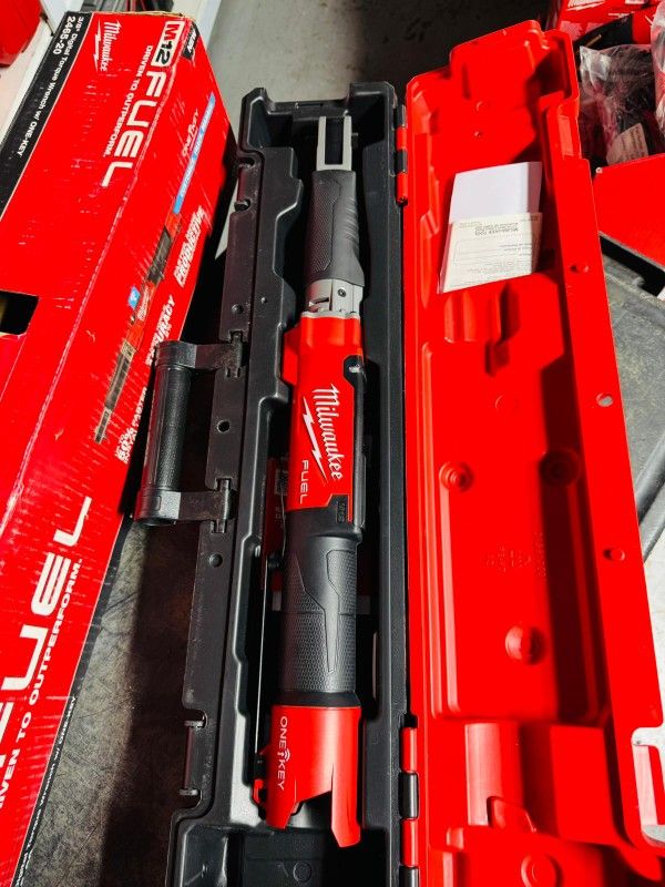 Milwaukee
M12 FUEL ONE-KEY 12-Volt Lithium-lon Brushless Cordless 3/8 in. Digital Torque Wrench (Tool-Only)