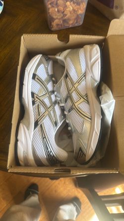 ASICS white/silver men’s shoes