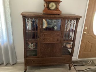 1920’s Rockford Furniture Company   (Illinois)  Curio Cabinet