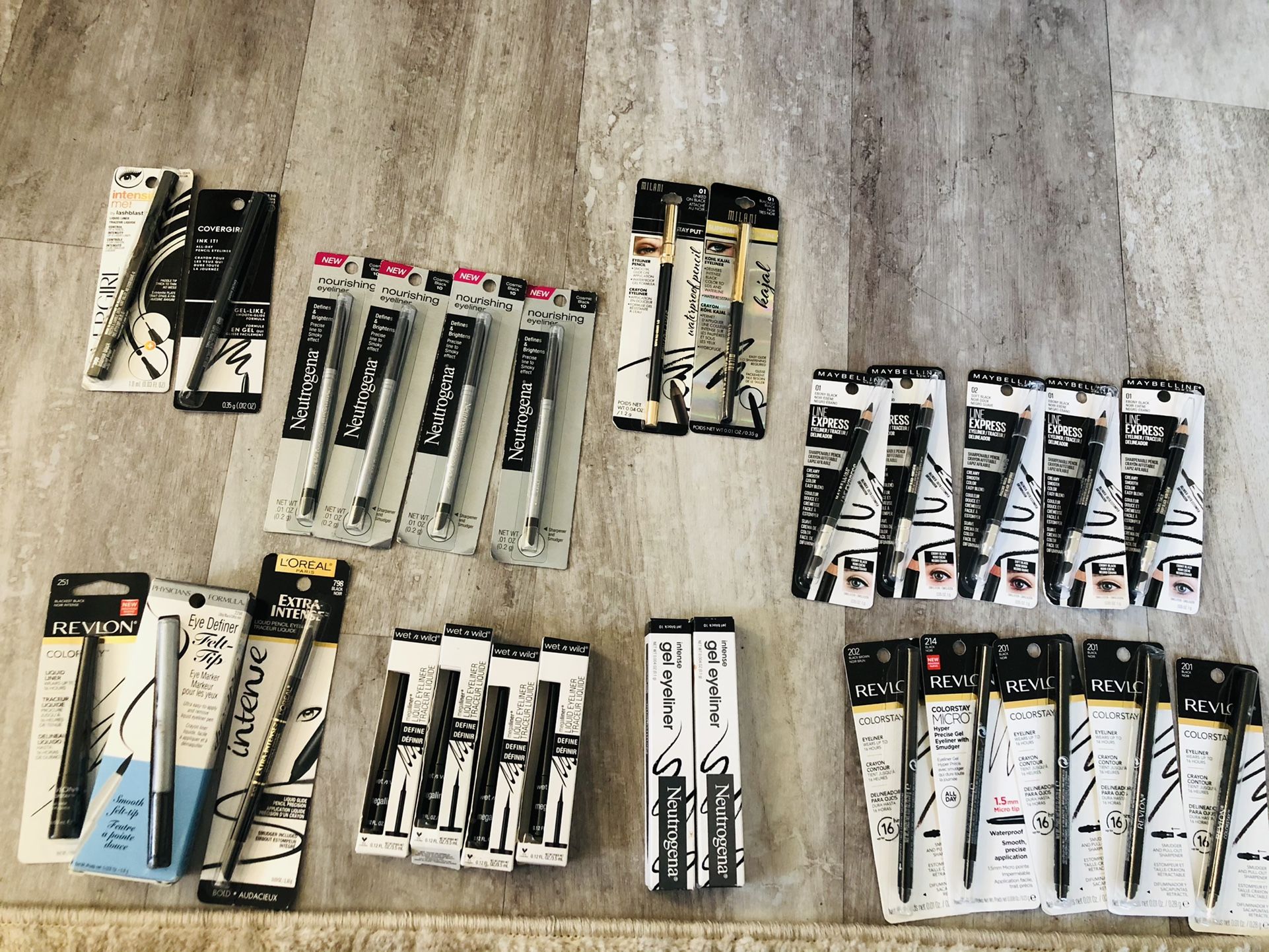 Eyeliner ~ Ping Me For Price