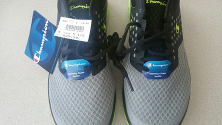 New Boys tennis shoes size 5 1/2