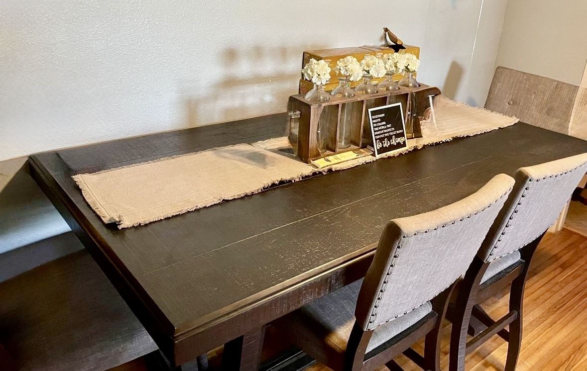 5 Piece Dining Table - Counter Height Chairs & Table