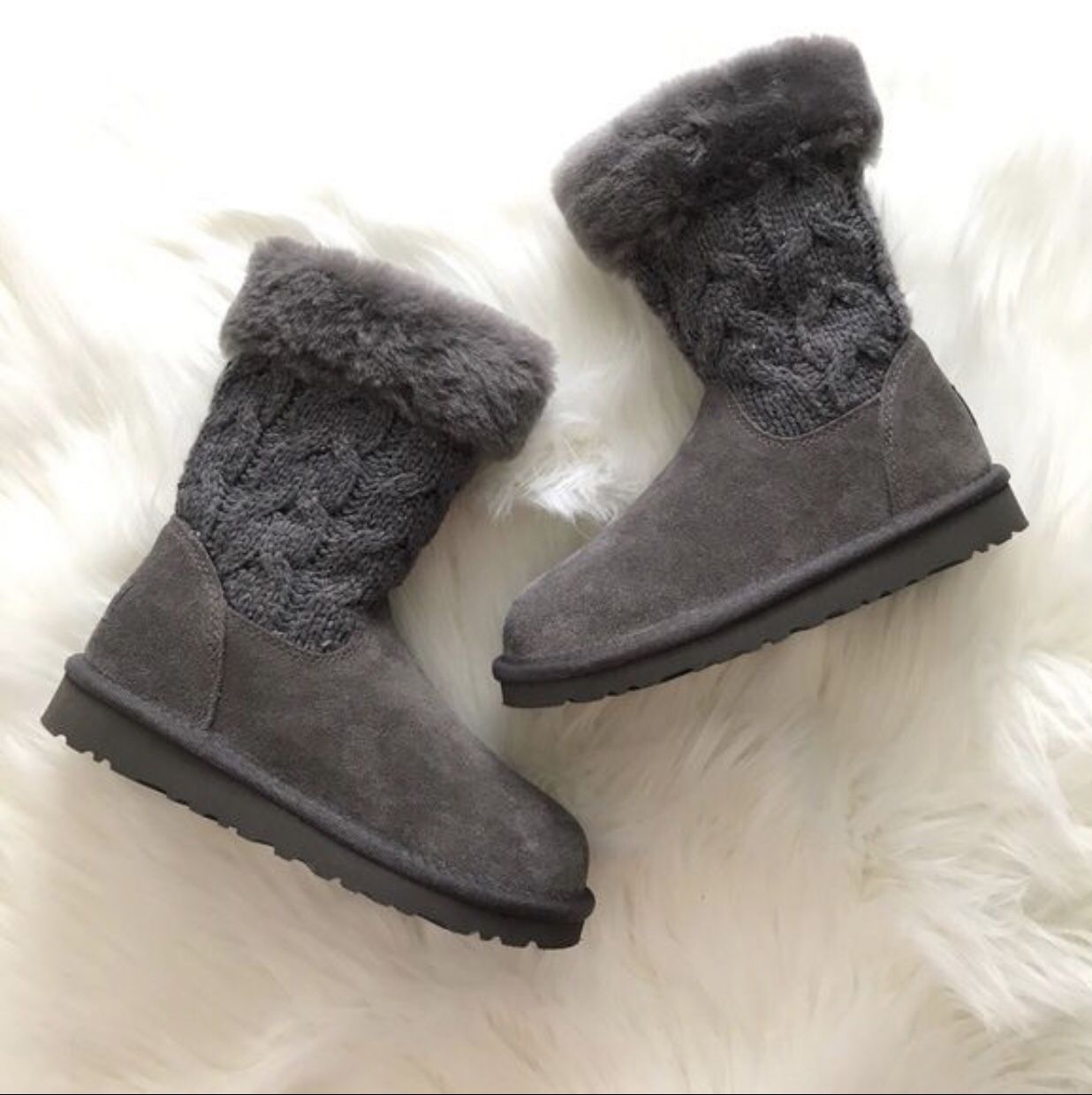 UGG BOOTS gray color Juniper NEW in box never wear for girl size 1 kids