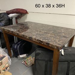 Dining table barely used it. It is a very elegant looking marble table 