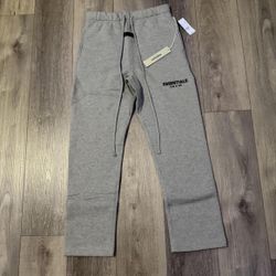 🔥 FEAR OF GOD ESSENTIALS SWEATPANTS – DARK OATMEAL – MEDIUM (NEW)