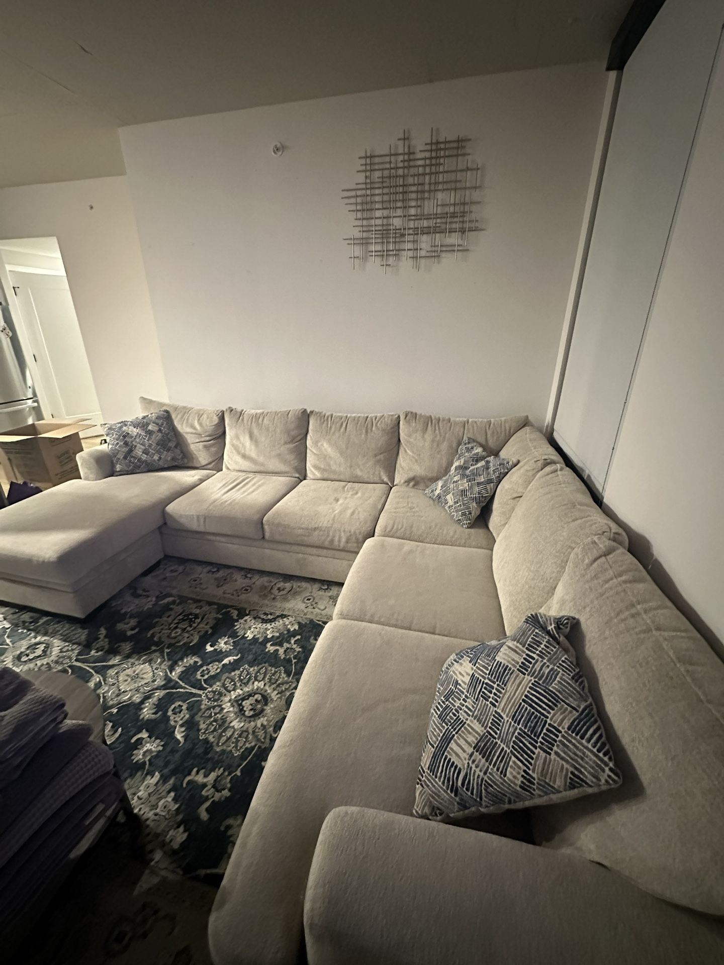 Sectional Couch with Chaise