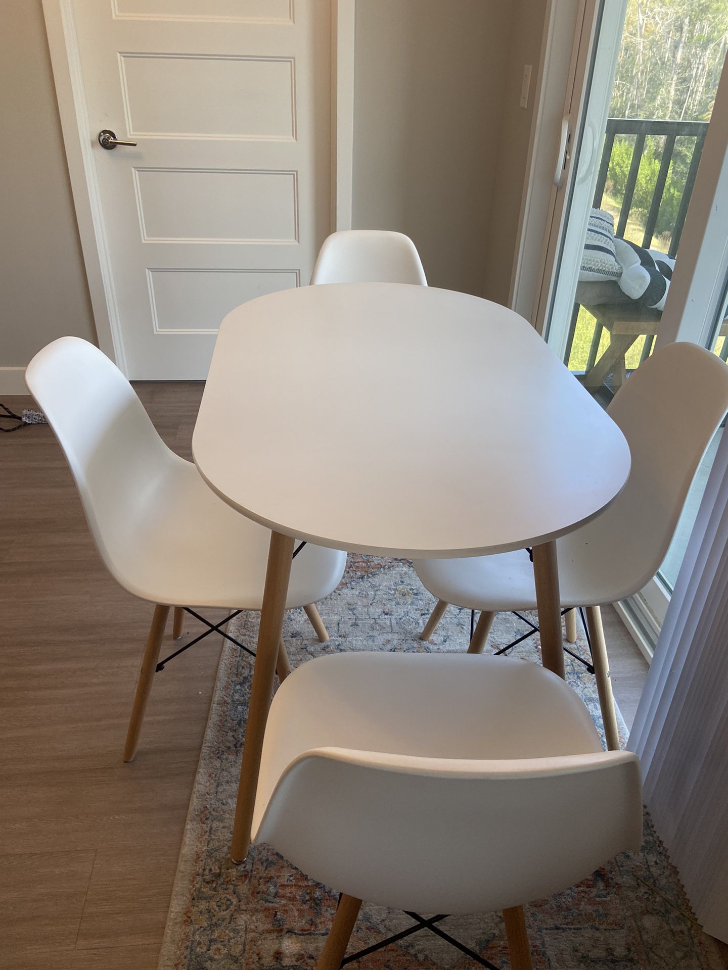 Mid Century White Oval Table with  4 Seats 